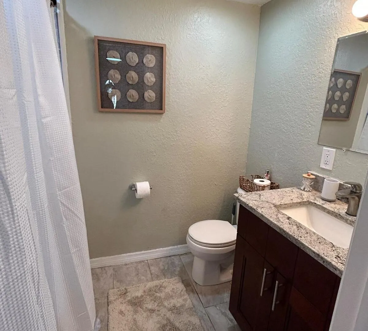 Stay Near The Beach In This Pet-Friendly Private Home Largo