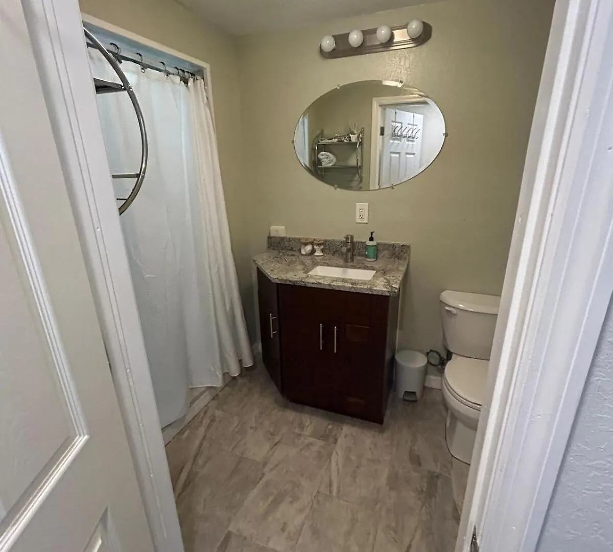 Stay Near The Beach In This Pet-Friendly Private Home 拉哥 0*,