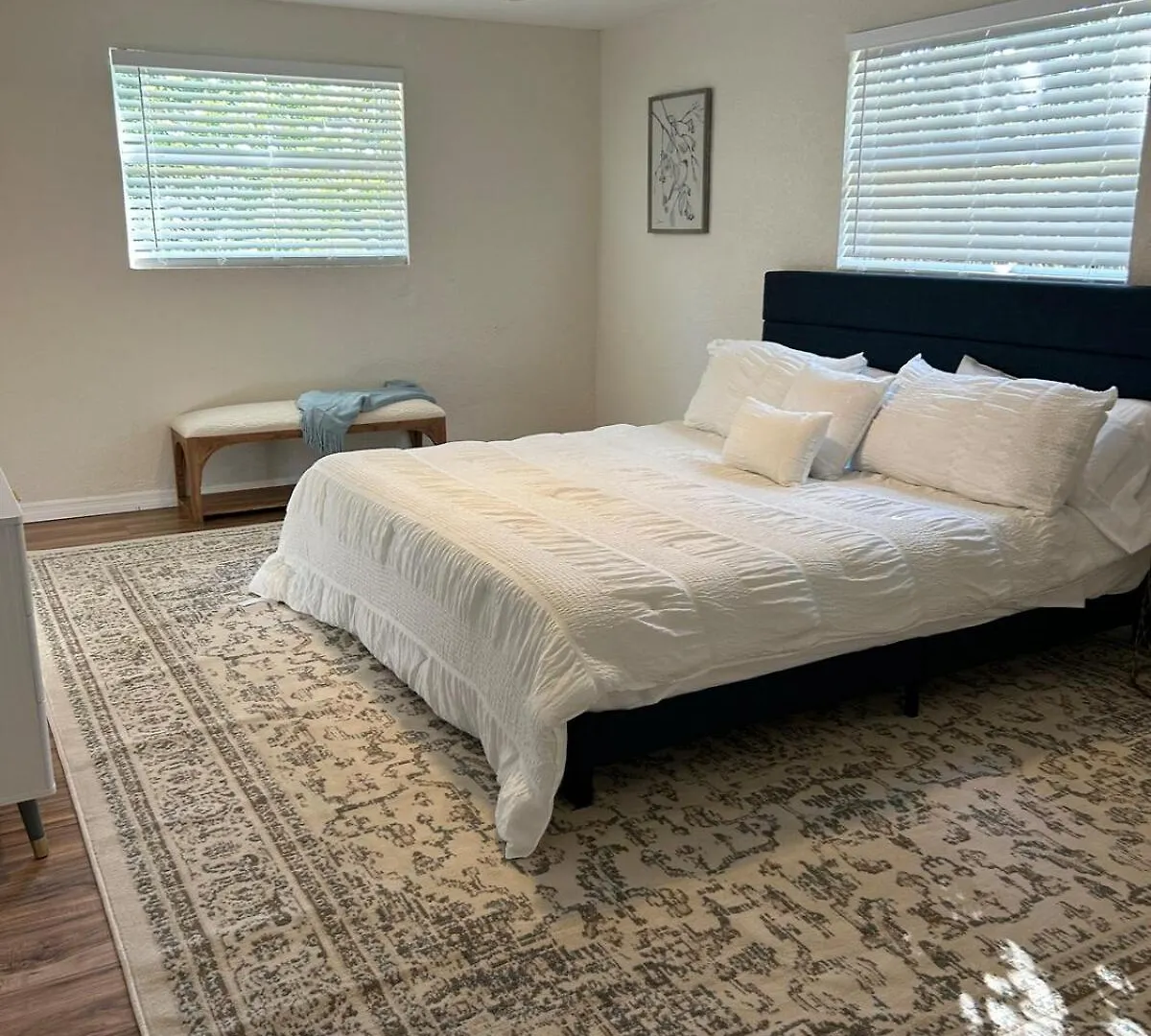 Stay Near The Beach In This Pet-Friendly Private Home 拉哥